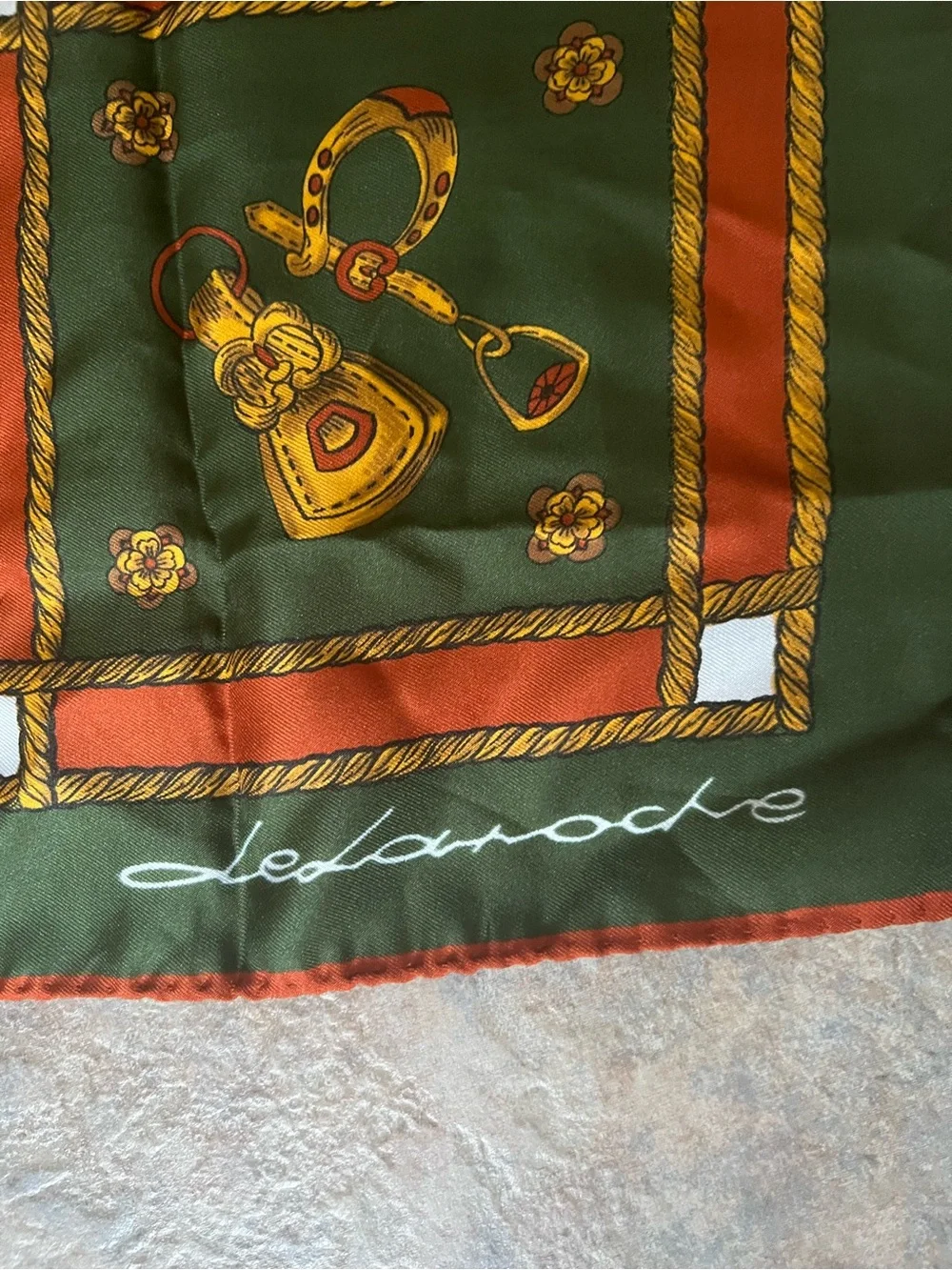 Vintage italiana Green & Gold Equestrian Print Silk Scarf